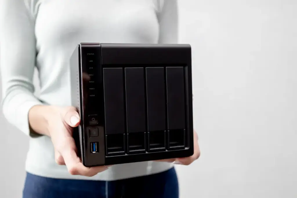 Synology NAS 25+ Reihe: Treue Kunden im Stich gelassen – was KMUs jetzt wissen müssen – HoEDV