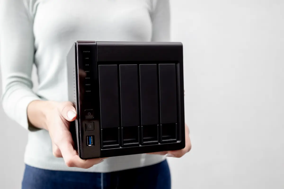 Synology NAS 25+ Reihe: Treue Kunden im Stich gelassen – was KMUs jetzt wissen müssen – HoEDV